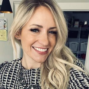 Meet your Posher, Elizabeth m.